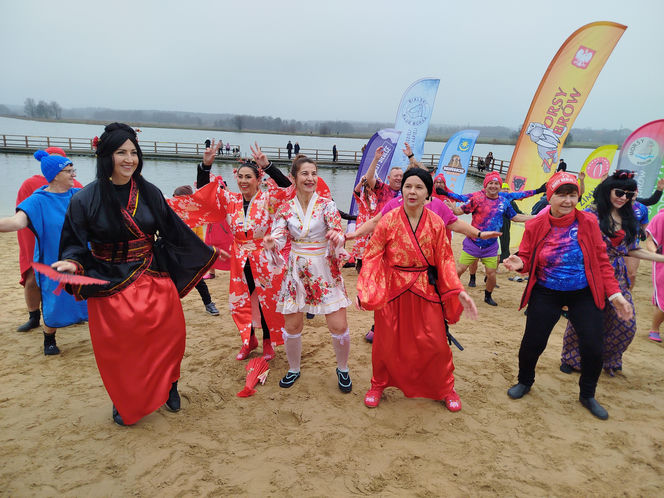 Mazowieckie Morsy otworzyły sezon morsowania 2025/2026 nad zalewem w Siedlcach