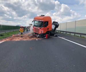 Wypadek na A4. Kierowcy jechali pod prąd korytarzem życia!