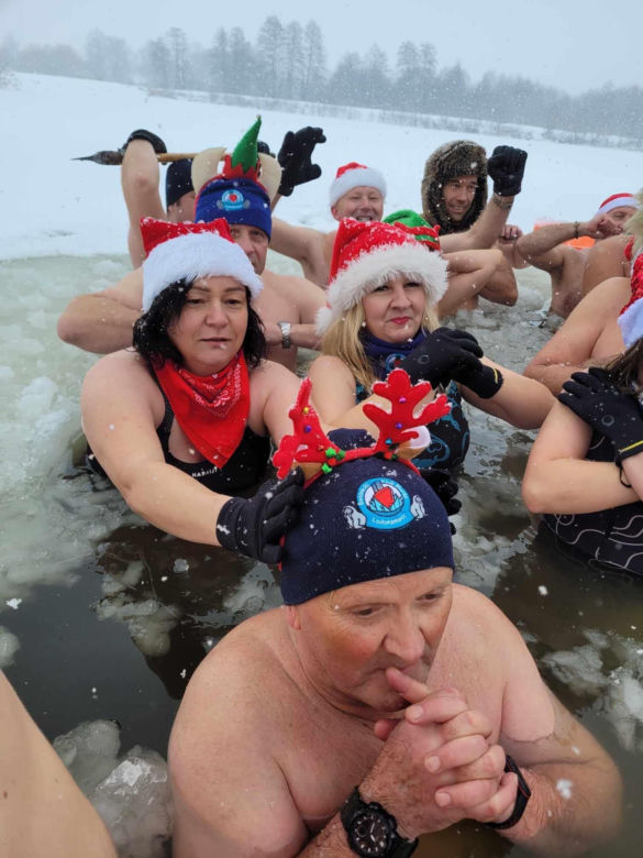 Rozkuli lód i weszli do wody. Tak wyglądało morsownaie w woj. lubelskim!