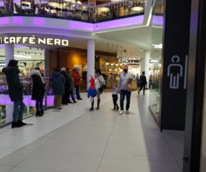 Warszawiacy szturmują galerie