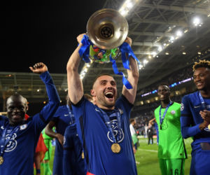Piłkarze i kibice Chelsea Londyn świętują wygranie Ligi Mistrzów po zwycięstwie w finale 1:0 z Manchesterem City 