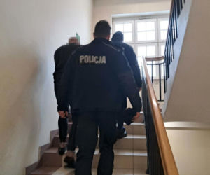 Trzech mężczyzn trafiło do aresztu, a kolejni mają dozór i zakaz zbliżania się do pokrzywdzonych