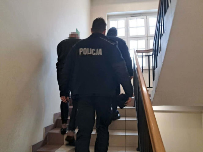 Trzech mężczyzn trafiło do aresztu, a kolejni mają dozór i zakaz zbliżania się do pokrzywdzonych