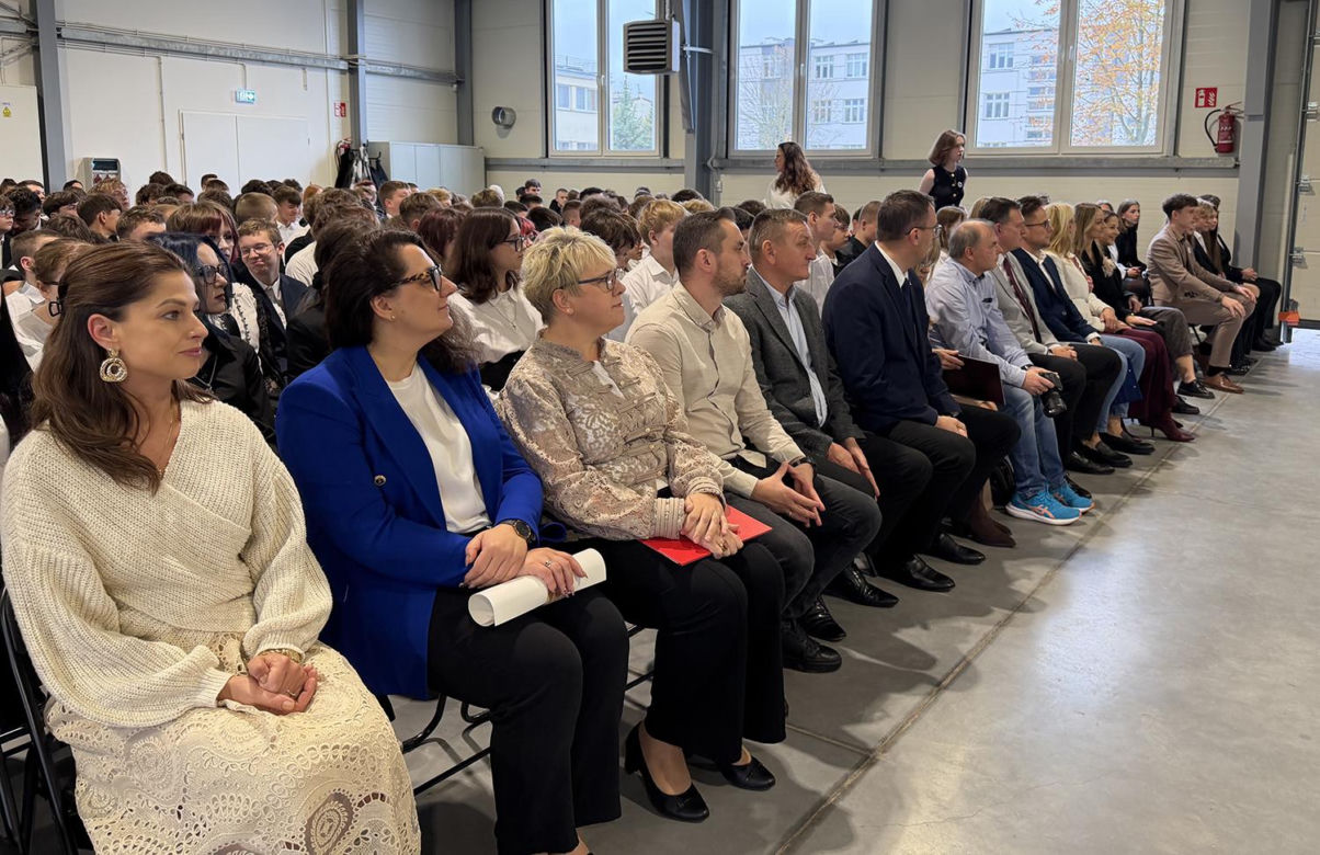 Kolejna szansa i możliwości dla uczniów siedleckiej Kolejówki! Szkoła podpisała umowę ze spółką kolejową POLREGIO