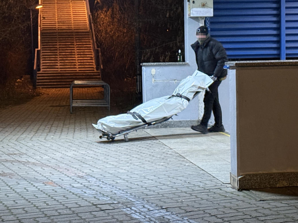 Przerażające odkrycie w przejściu podziemnym na Pradze. Znaleziono ciało 