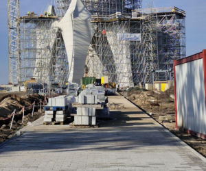 Budowa posągu Matki Boskiej w Konotopiu