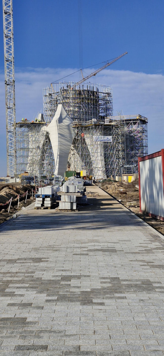 Budowa posągu Matki Boskiej w Konotopiu