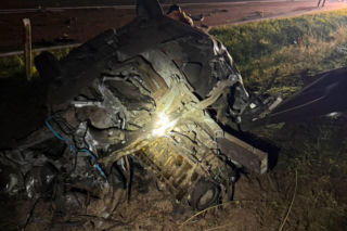 BMW uderzyło w drzewo i dachowało. Kierowca nie żyje. Tragedia na DK 16