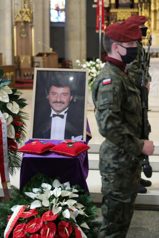 Pogrzeb Krzysztofa Krawczyka. Nabożeństwo żałobne w łódzkiej archikatedrze