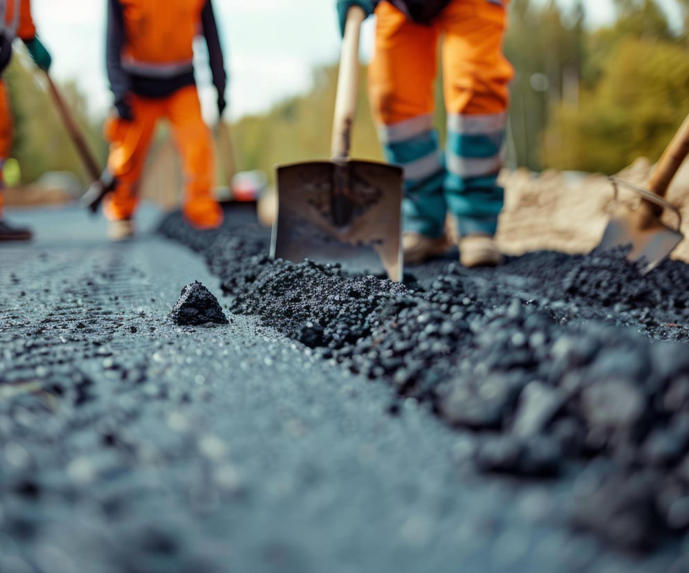 Drogowcy wchodzą na kolejny kawałek Wojska Polskiego w Łomży. Autobusy miejskie pojadą inaczej