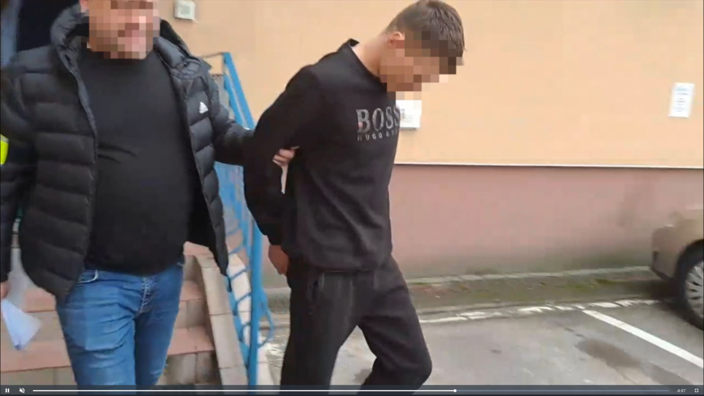 Krwawy napad na sklep w Kobyłce. Co wiemy o zatrzymanym 22-latku?