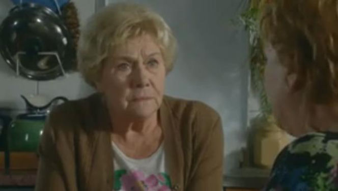 M jak miłość odc. 1034. Zośka Kisielowa (Małgorzata Różniatowska), Barbara Mostowiak (Teresa Lipowska)