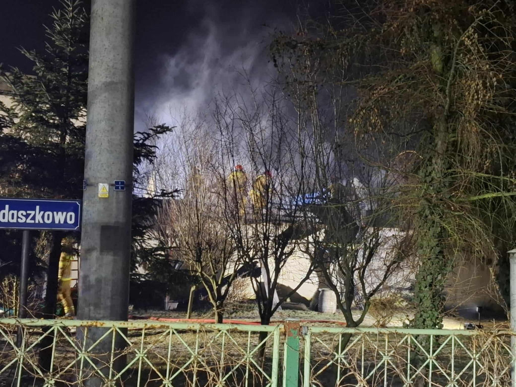 Duże straty po pożarze w Brennie niedaleko Leszna. Spłonął magazyn z częściami
