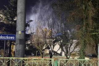 Duże straty po pożarze w Brennie niedaleko Leszna. Spłonął magazyn z częściami