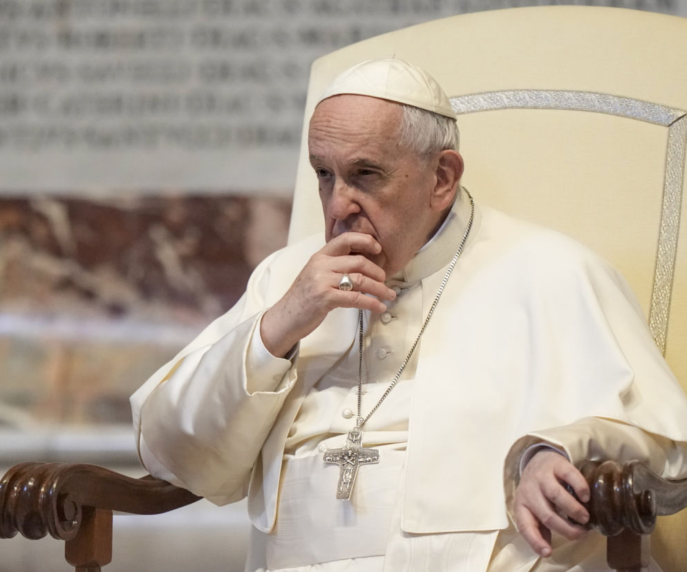 Papież Franciszek zawiesza swoją działalność! Jest pod opieką lekarzy