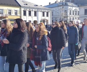 Nowy Sącz: Tak się bawią na 100 dni przed maturą! 500 par zatańczyło poloneza 