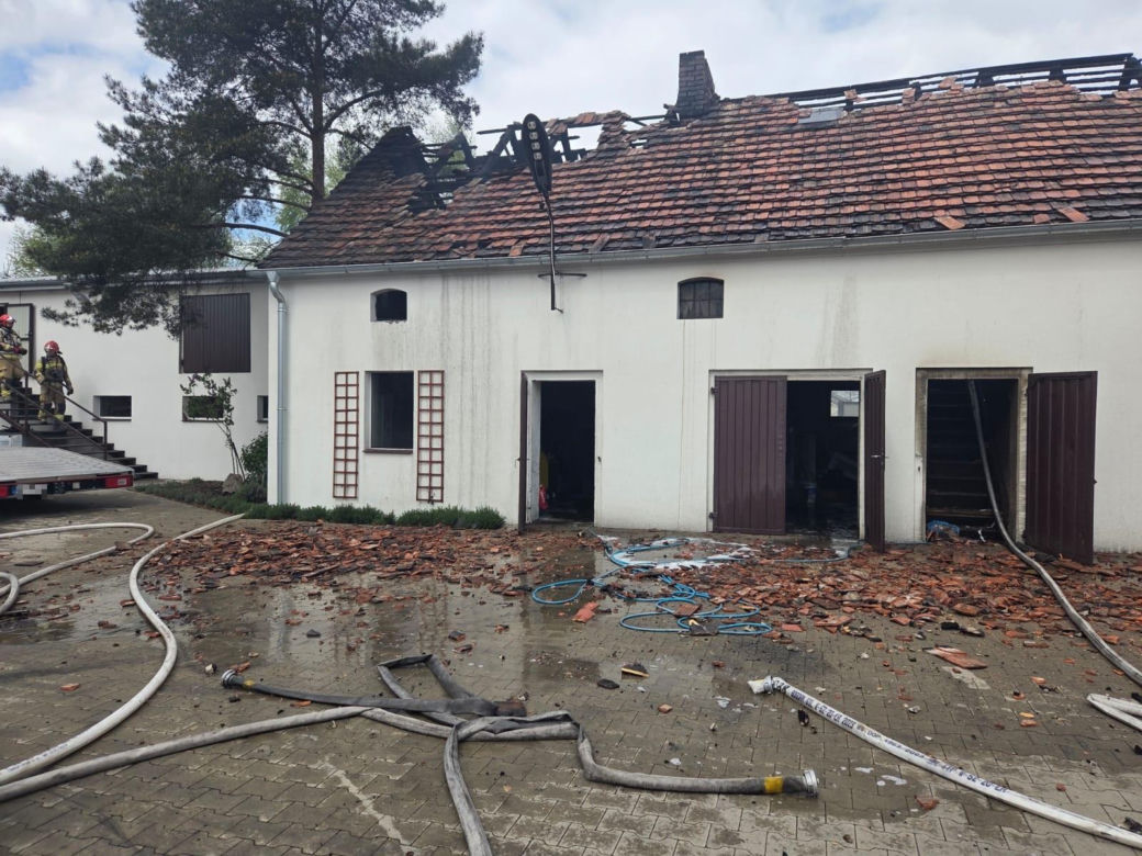 Pożar w hali w Lipnie koło Leszna. W środku części samochodowe