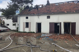 Pożar w hali w Lipnie koło Leszna. W środku części samochodowe