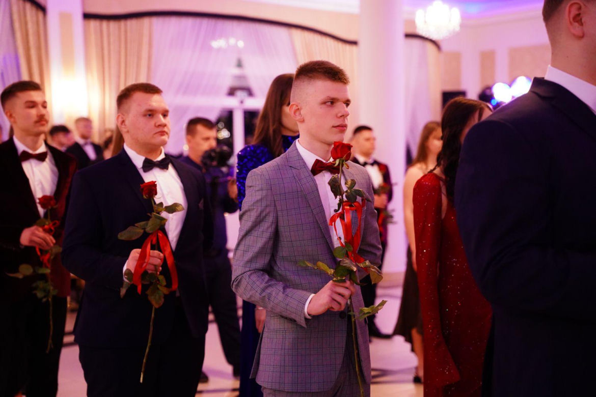 Uczniowie ZSP nr 6 w Siedlcach bawili się na studniówce. Zobacz zdjęcia!
