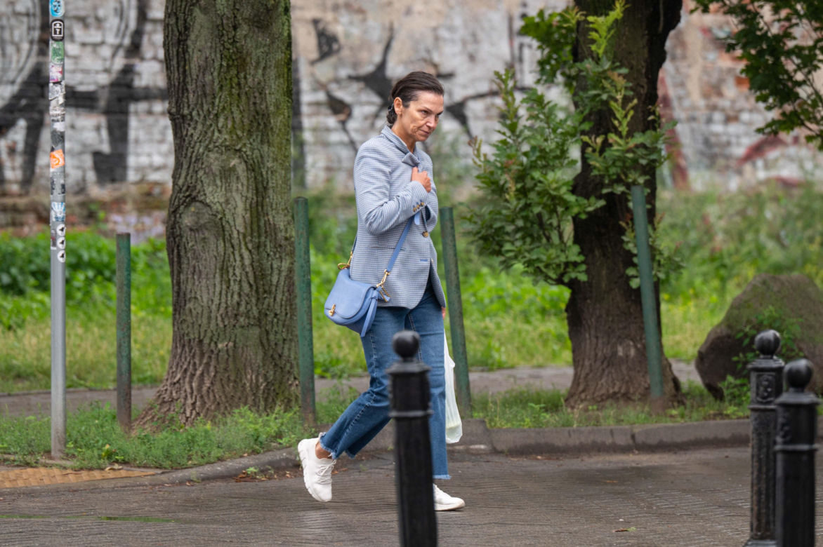 Olga Bończyk na czerwonym świetle