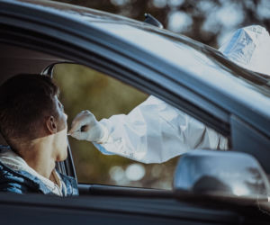 Koronawirus. Ruszył punkt drive-thru w Radomiu! Jak skorzystać? [ZDJĘCIA]