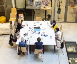 Seniorzy projektują mural