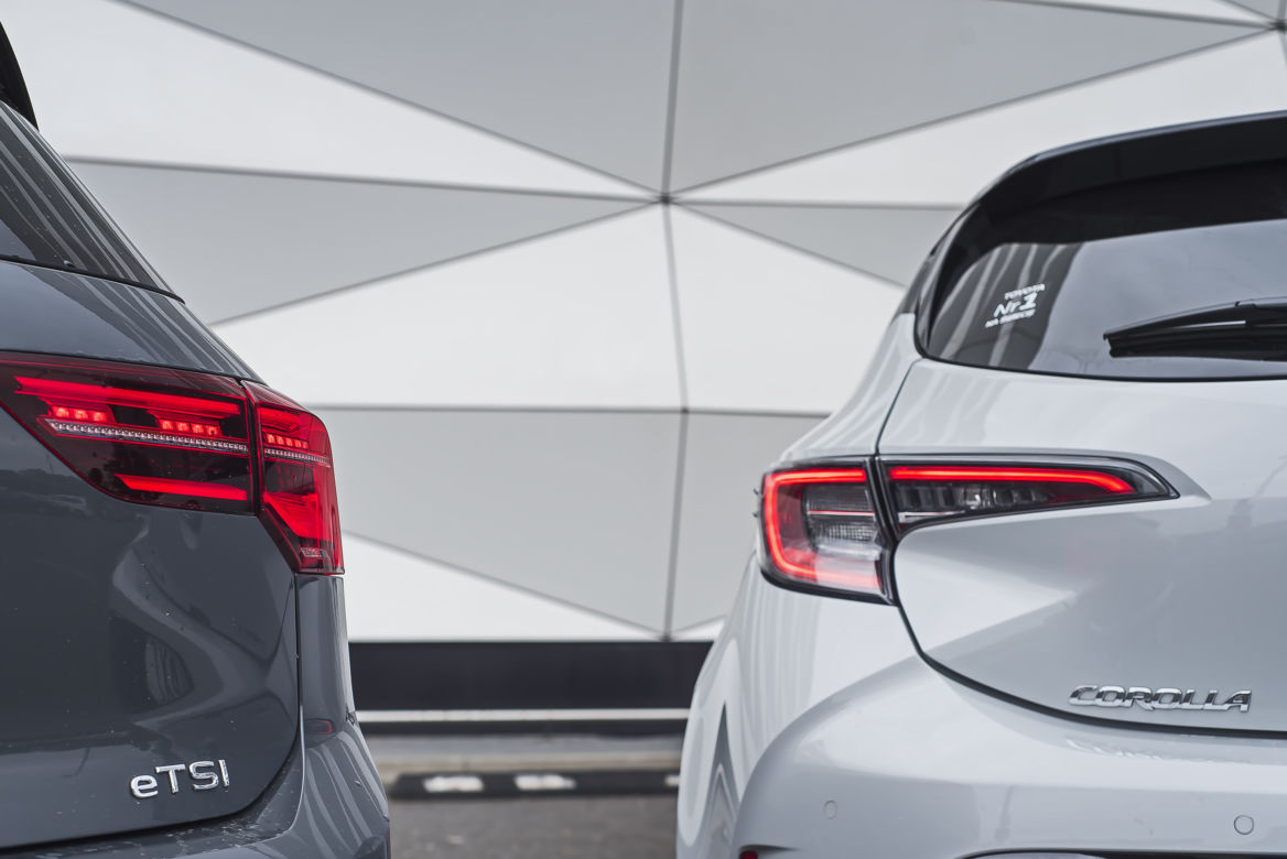 Toyota Corolla GR Sport 2.0 Hybrid Dynamic Force 184 KM e-CVT vs. Volkswagen Golf 8 1.5 eTSI 150 KM Style DSG7