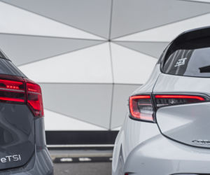 Toyota Corolla GR Sport 2.0 Hybrid Dynamic Force 184 KM e-CVT vs. Volkswagen Golf 8 1.5 eTSI 150 KM Style DSG7