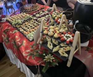 XX Dożynki Rybackie pod Lublinem. Goście ustawiali się w kolejce po rybne specjały