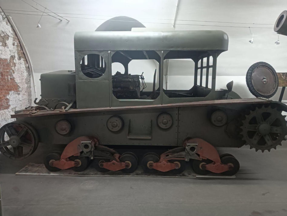 Ciągnik artyleryjski C7P odzyska gąsienice. Muzeum Polskiej Techniki Wojskowej ogłasza plany