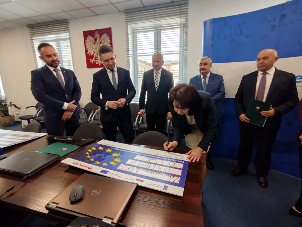 Umowy na dofinansowanie inwestycji w CKiS i Budowlance zostały już podpisane.