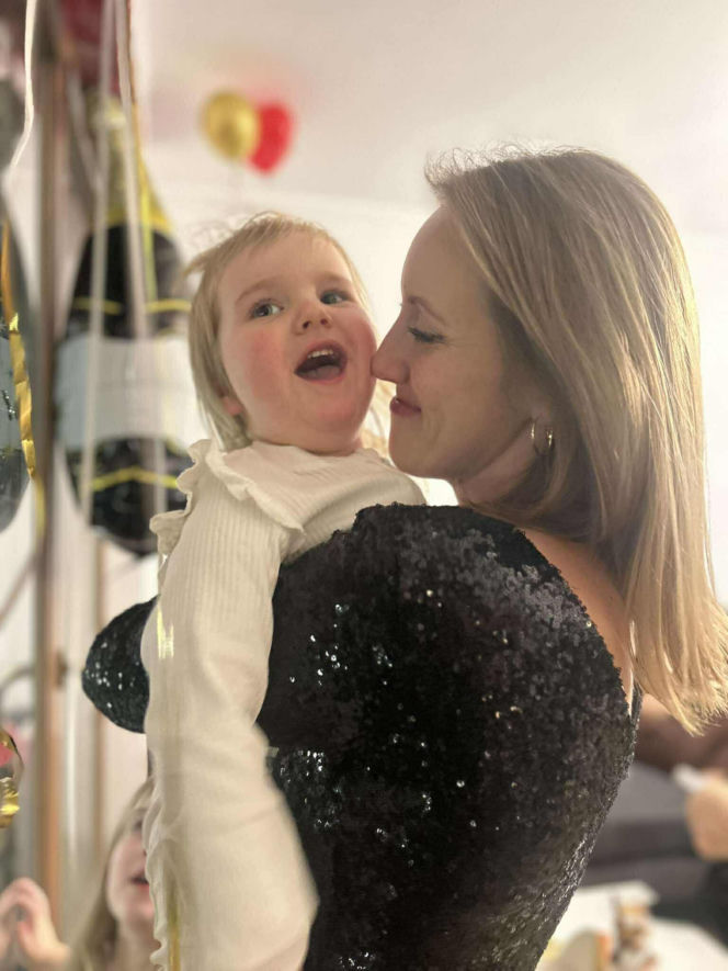 Waldemar Nawrocki i Adrian Domalewski pomagają Anielce