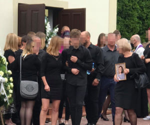 Pogrzeb zamordowanej 16-latki z Dzierzgowa. Karolinę żegna cała wieś