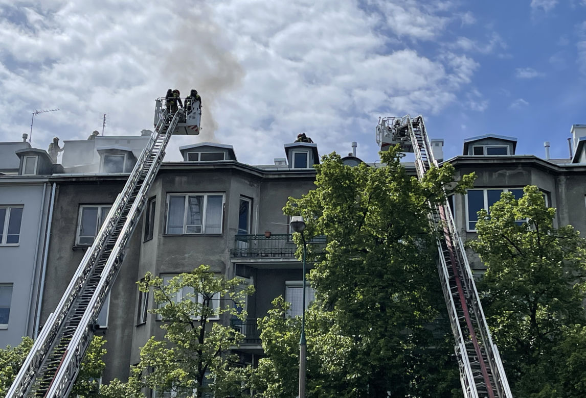 Dwa pożary na Mokotowie i Żeraniu. W ogniu stanęły budynki