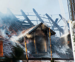 Płonie zabytkowy pałac w Lubuskiem! Gigantyczna akcja straży pożarnej