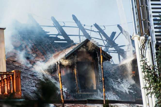 Płonie zabytkowy pałac w Lubuskiem! Gigantyczna akcja straży pożarnej