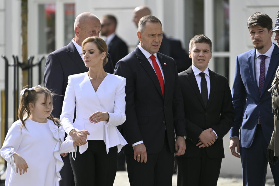  Kasia Nawrocka na biało czekała na rodziców 