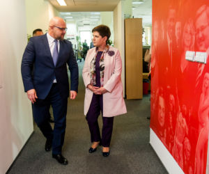 Co ostatnio czytała premier Szydło?! Szefowa rządu w Super Expressie