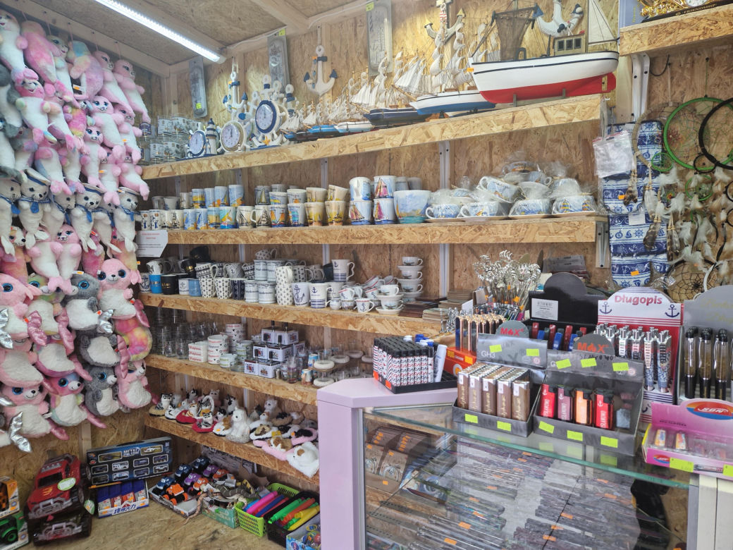 Pamiątki nad morzem. Na te rzeczy turyści wydają majątek! 