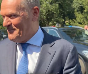 Premier Tusk odwiedził aktorów na planie Rancza. Takiej reakcji widzów się nie spodziewał!