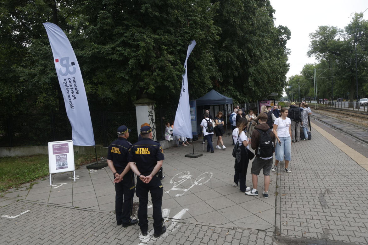 Powstanie Warszawskie w kadrze Stefana "Starby" Bałuka. Cichociemny szedł z aparatem do Powstania