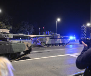 Nocna próba defilady wojskowej w Warszawie