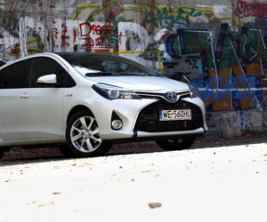 Toyota Yaris Hybrid lifting 2014