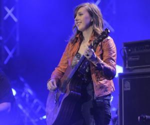 Tak wygląda dorosły syn Edyty Bartosiewicz. Podobny do znanej mamy?