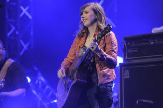 Tak wygląda dorosły syn Edyty Bartosiewicz. Podobny do znanej mamy?