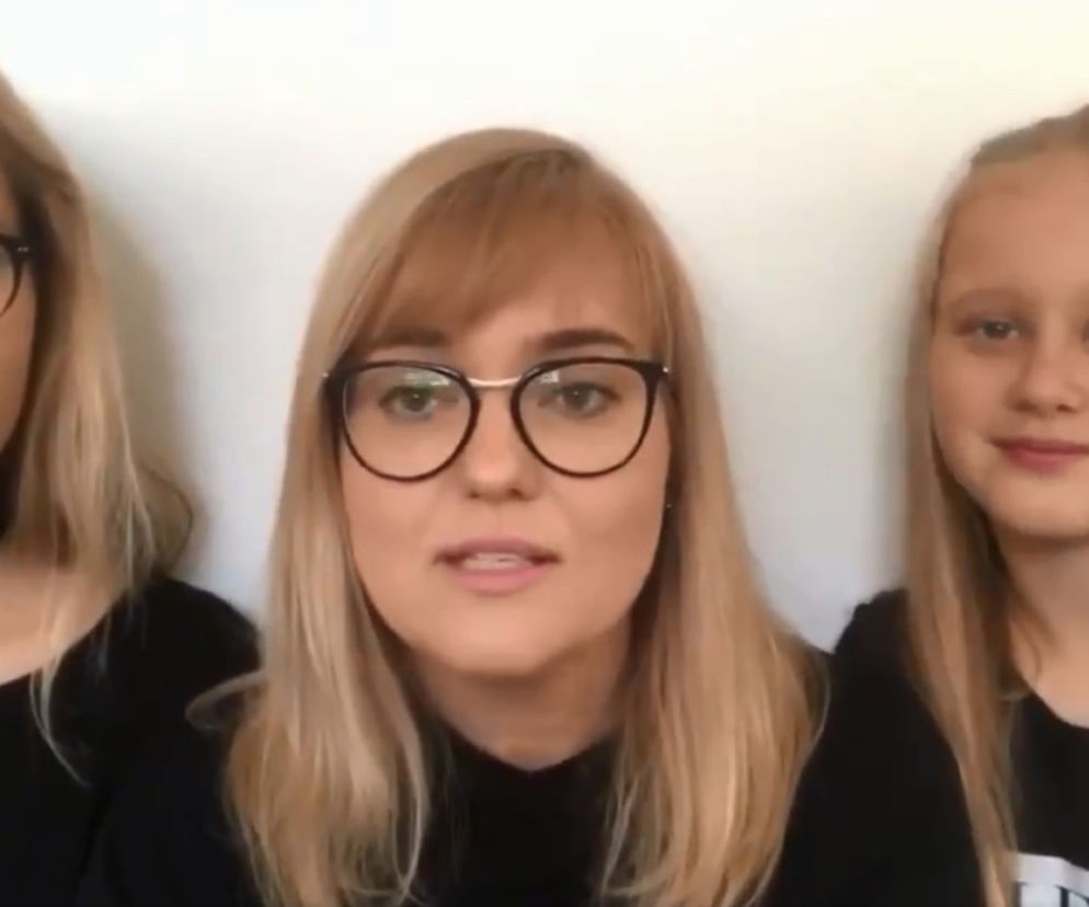 Żona Adamowicza z córkami 