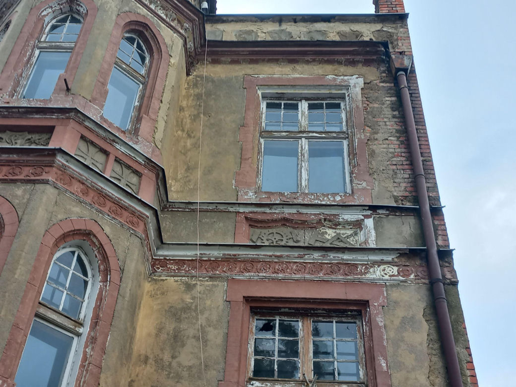 Zabytkowa kamienica przy Królowej Jadwigi w Lesznie odzyska dawny blask