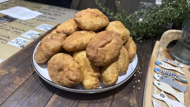 Pączek z paprykarzem kamieńskim