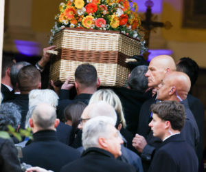 Pogrzeb Brigitte Bardot. Ikona kina spoczęła w nietypowej trumnie [Galeria]