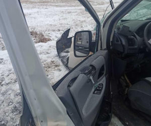 Wypadek busa w Niechlowie. Gdy policjanci zajrzeli do środka, oniemieli